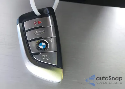 2023 BMW 530E z USA, uszkodzony, nr VIN WBA13AG06PCM39250